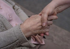 Las manos que arropan a la sociedad
