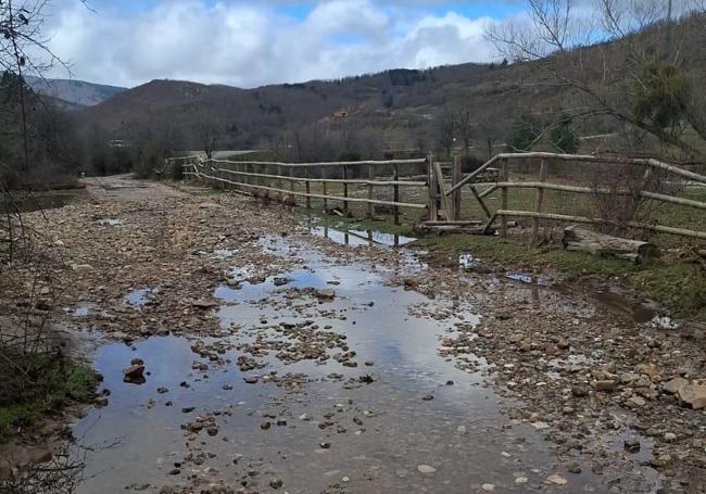 Destrozos en los caminos de Lumbreras a causa de la tromba de agua.
