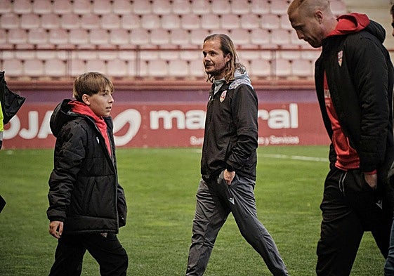 Yayo Urzay abandona el césped de Las Gaunas al término del partido del pasado domingo.