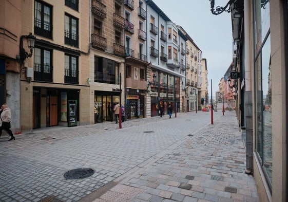 Las obras en Sagasta están complicando la accesibilidad de los vecinos, ya difícil de por sí.