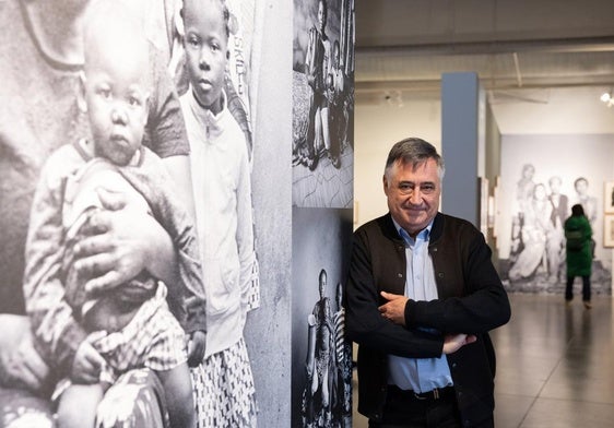 Mural de los hijos de Sofía Elface, con el pequeño Gervasio en su regazo, llamado así en nombre del fotógrafo español.