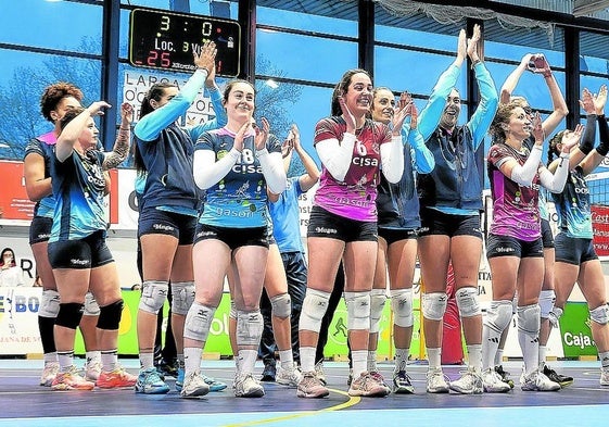 Las jugadoras del Ocisa Haro Voley celebran su victoria frente al Unicaja Andalucía.