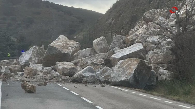Un desprendimiento de rocas corta el acceso a Arnedillo y al Alto Cidacos