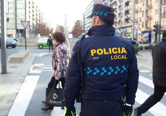 Un agente de la Policía Local de Logroño.