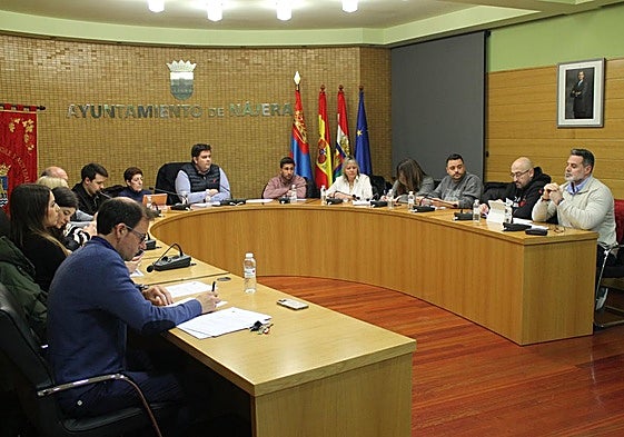 La corporación municipal, en el pleno extraordinario del jueves.