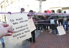 Concentración de repulsa a la violencia contra la mujer un 25 de noviembre, en una imagen de archivo, en el Espolón.