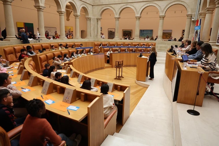 Imagen del Parlamento de La Rioja durante la actividad 'Diputados por un día'.