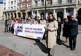 Concentración, ayer, en protesta por el último asesinato machista.