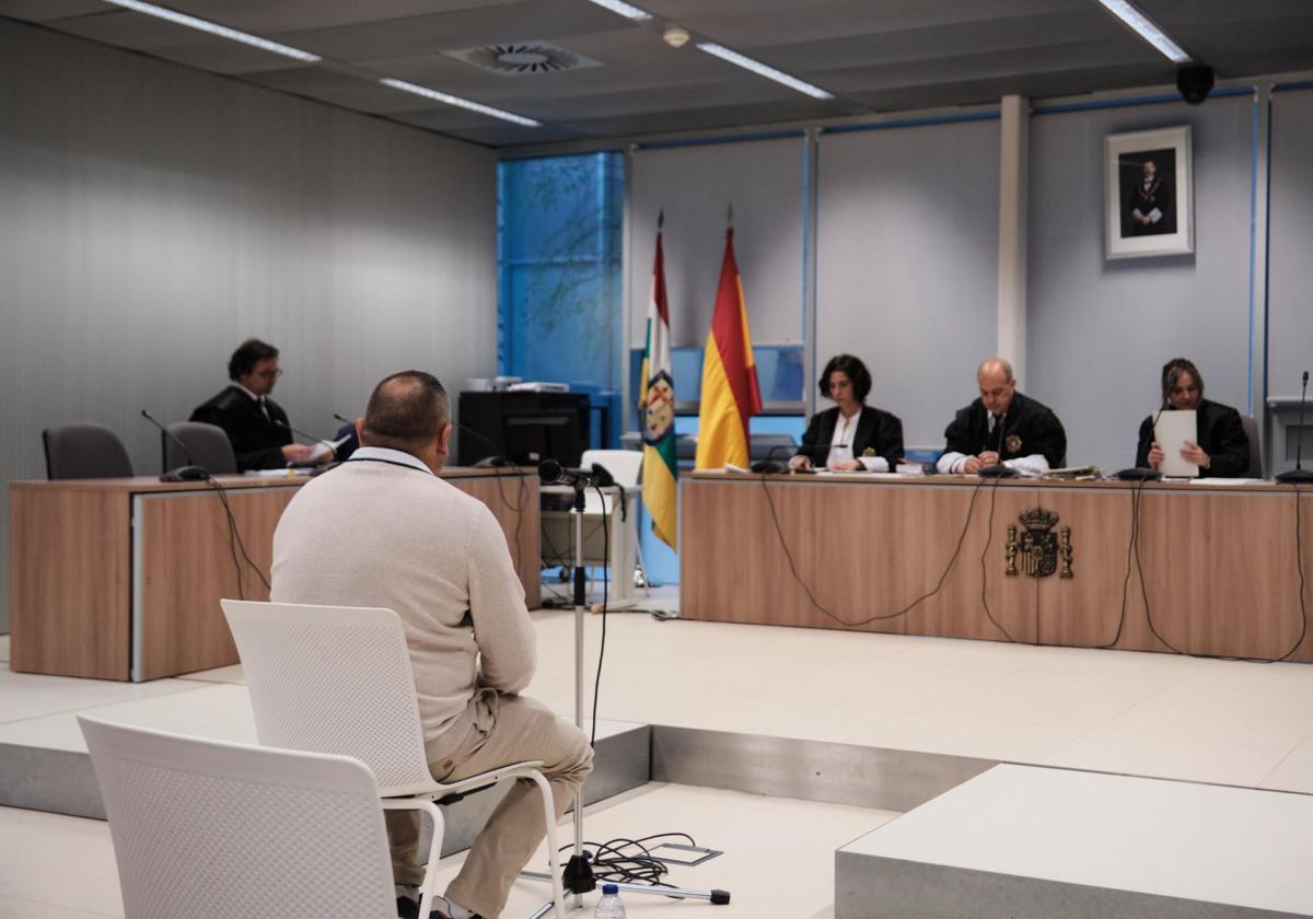 El acusado, este miércoles, en la banquillo en la Audiencia Provincial de La Rioja.