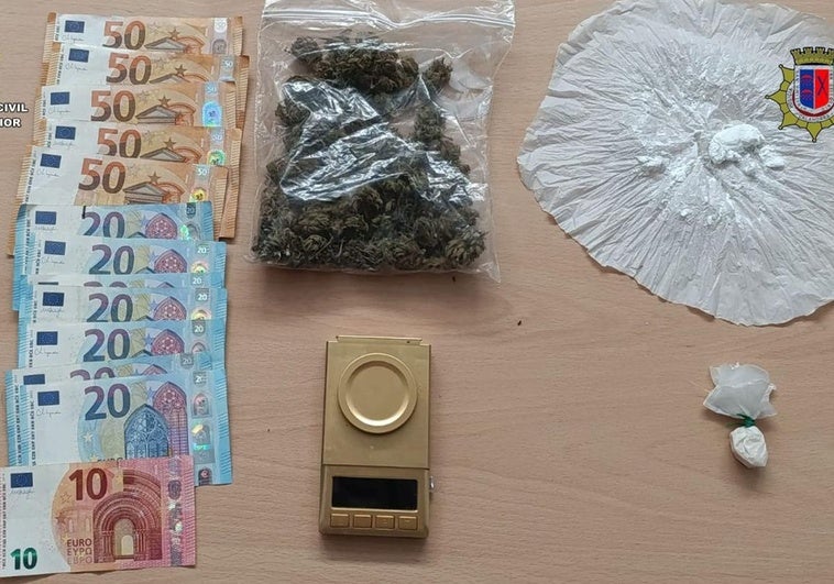 El materia incautado por los agentes durante el operativo «Mercaforum».