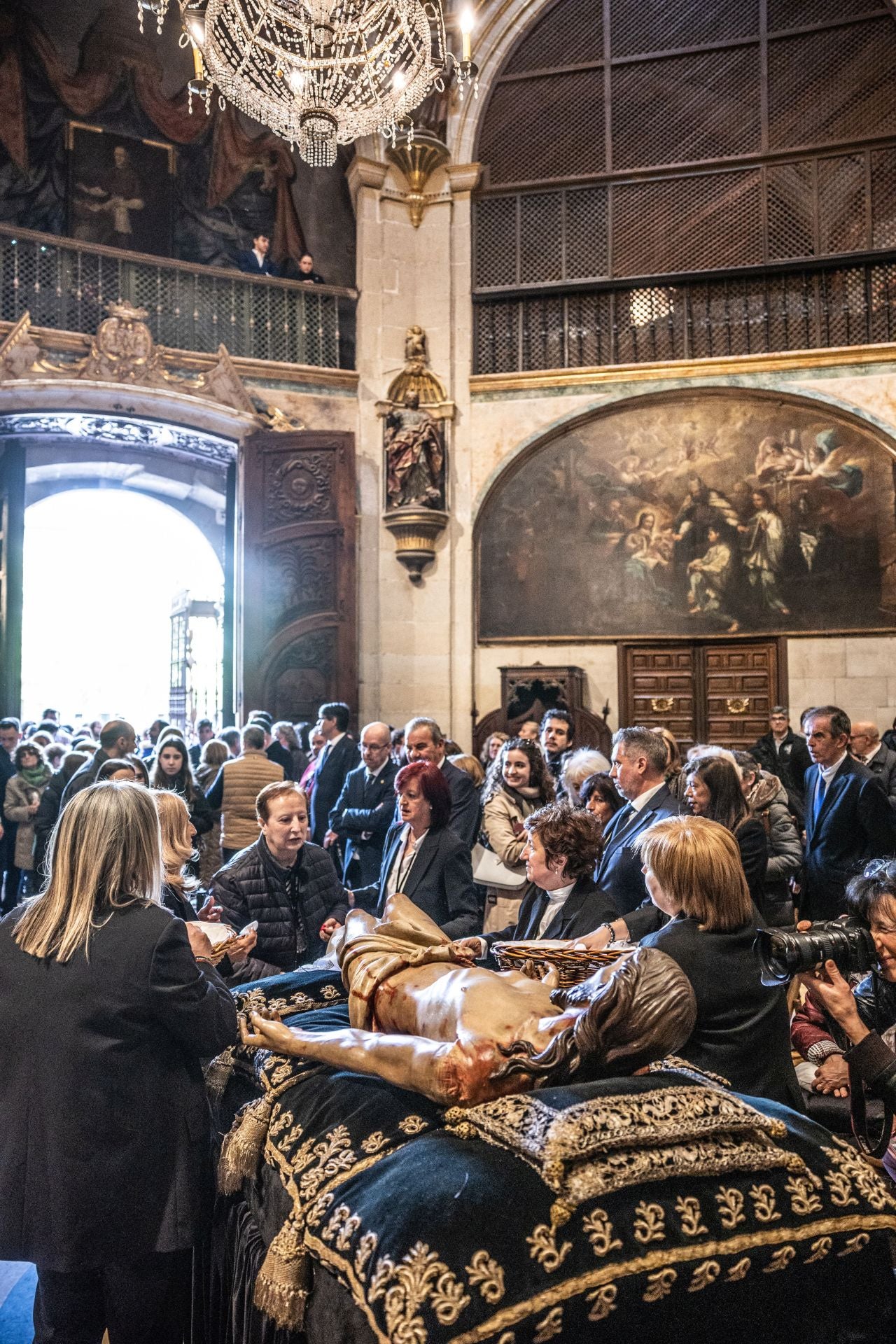 Las imágenes de la limpieza del Cristo yacente