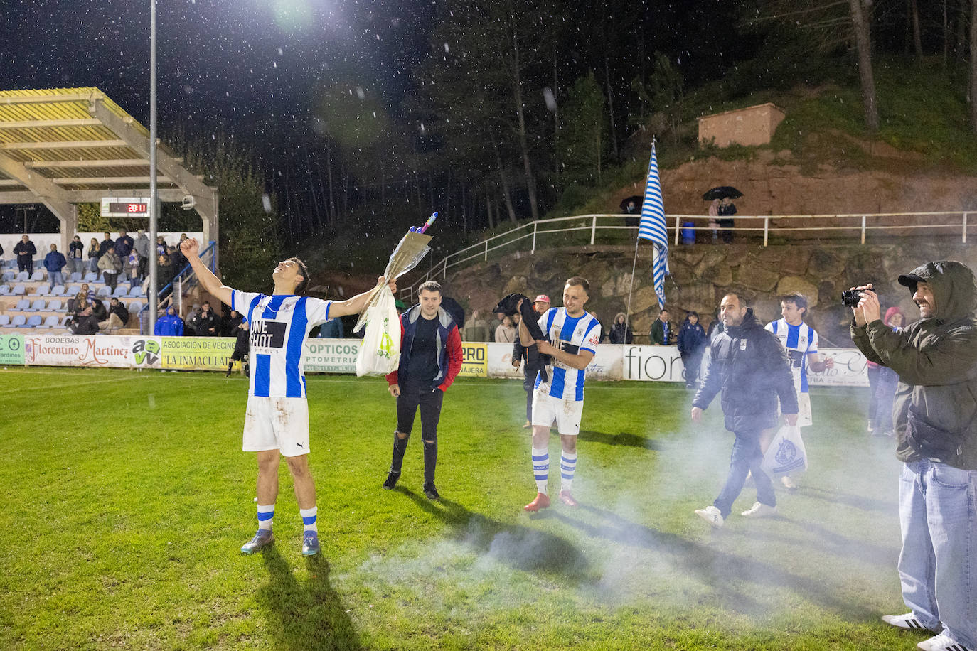 Las imágenes de la celebración del Náxara tras su vuelta a Segunda Federación
