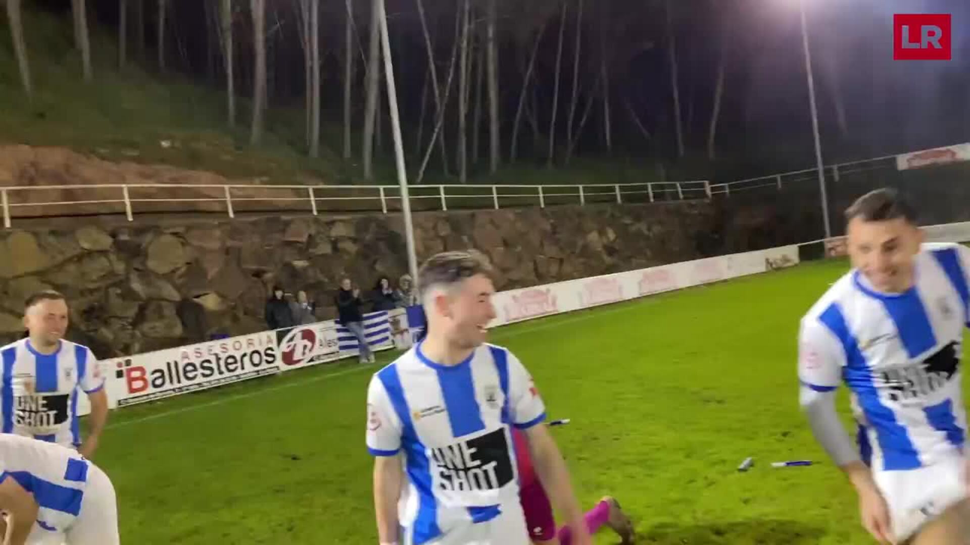La celebración del Náxara tras su vuelta a Segunda RFEF