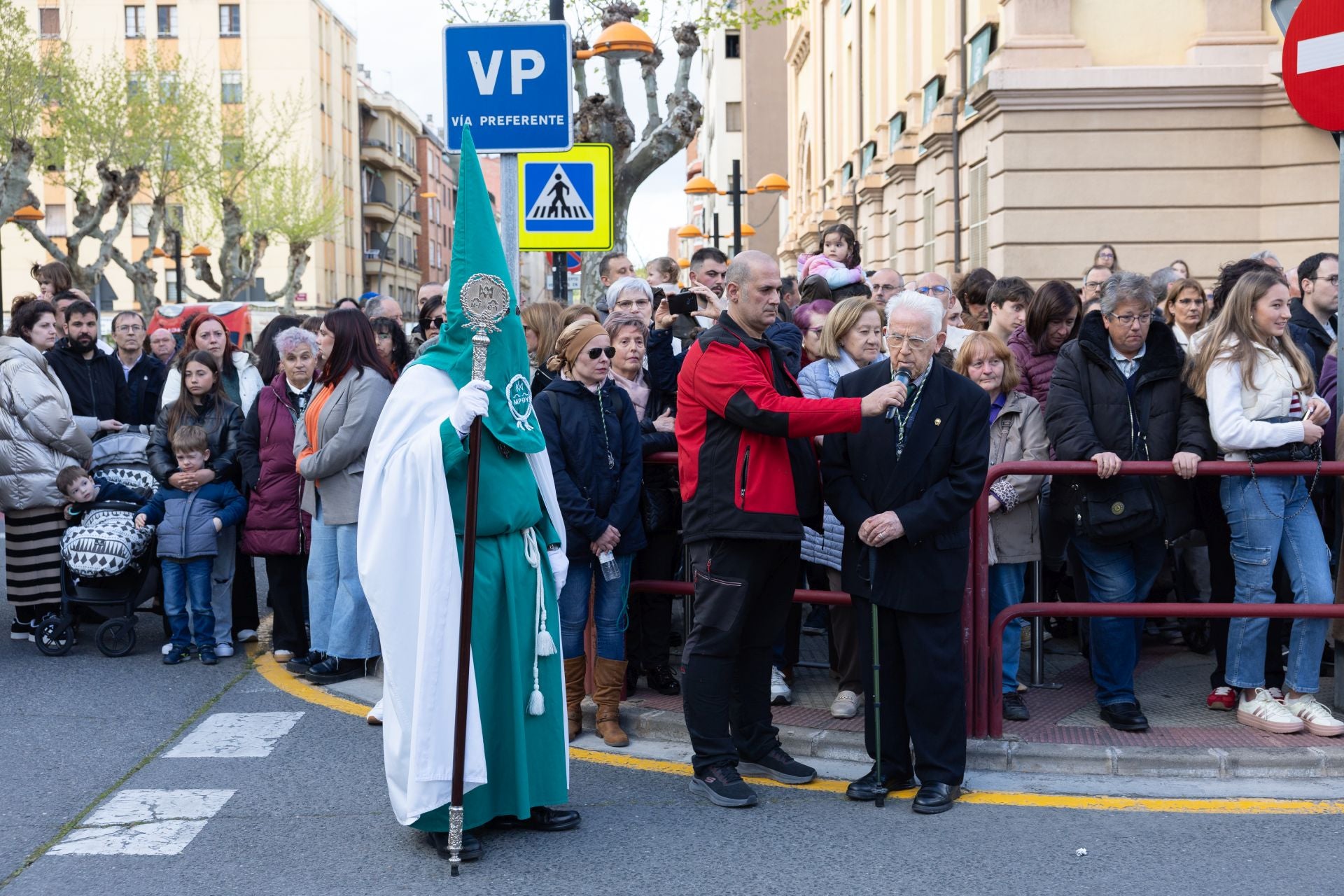 La procesión de las Siete Palabras con el Cristo Yacente, en imágenes
