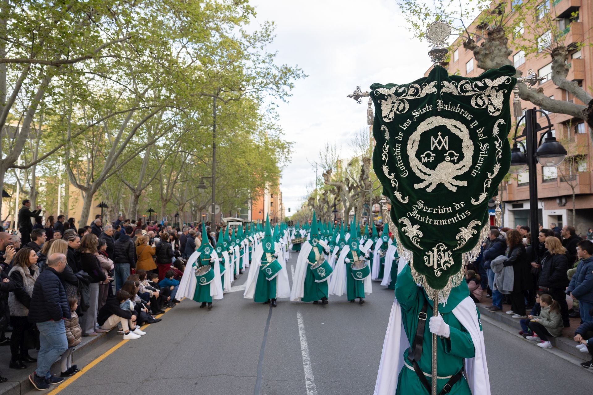 La procesión de las Siete Palabras con el Cristo Yacente, en imágenes