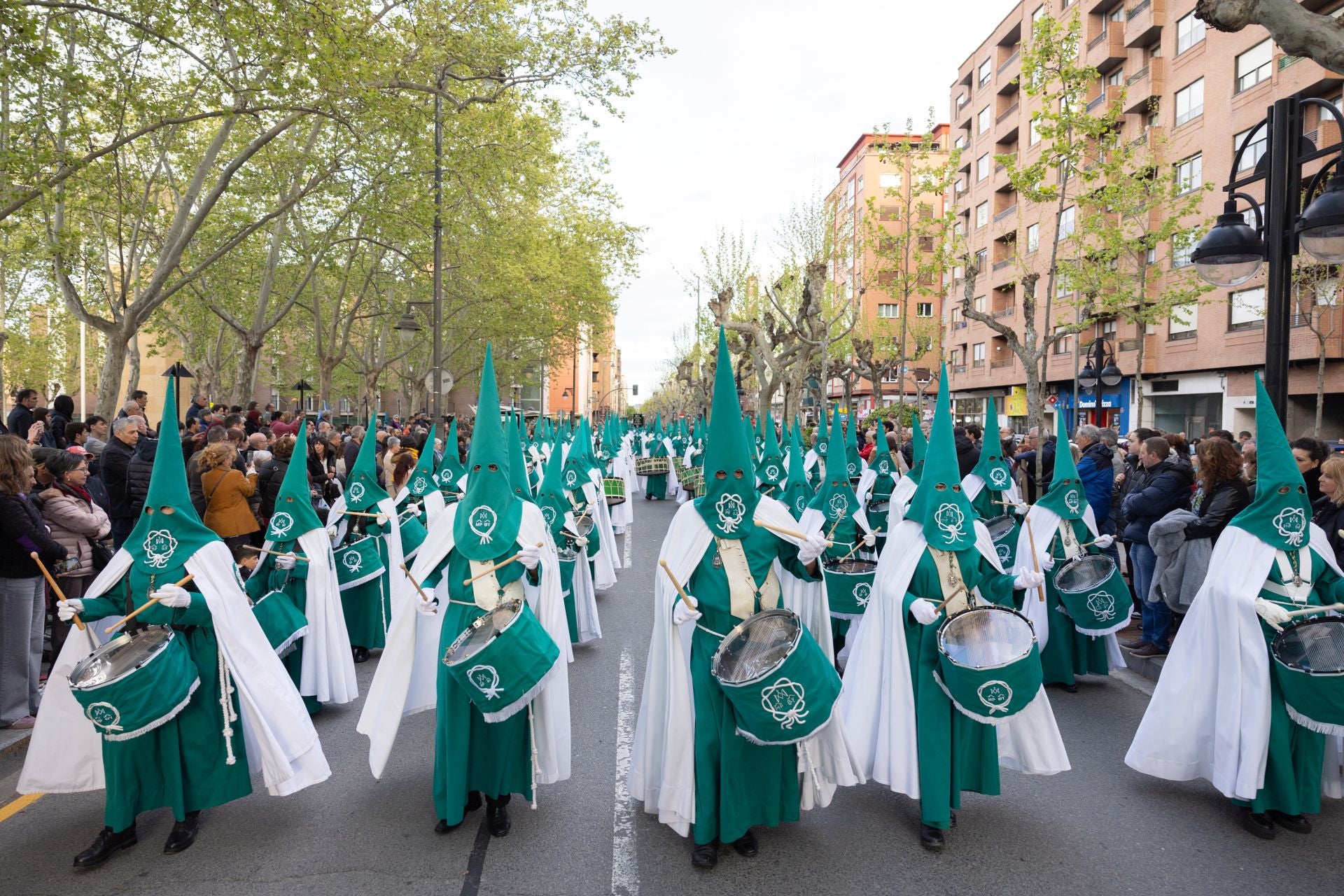 La procesión de las Siete Palabras con el Cristo Yacente, en imágenes