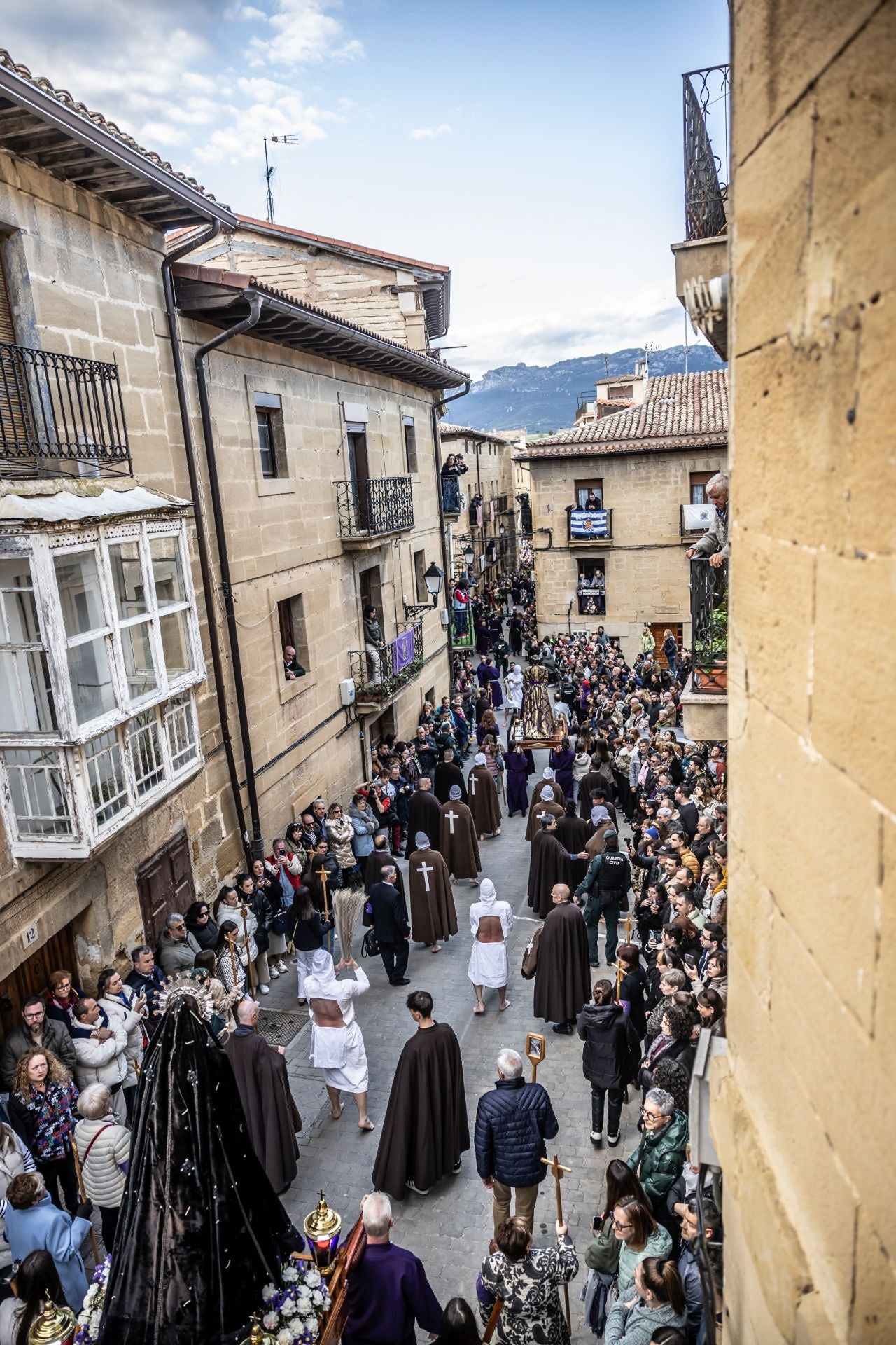 El recorrido de los penitentes de San Vicente, en imágenes