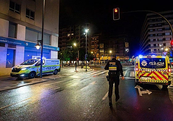 Patrulla policial en las inmediaciones de Gran Vía en una foto de archivo.