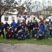 Parte de los concursantes con sus premios, jueces de la Focse y miembros de la Asociación de Silvestristas de La Rioja 'La Cardelina'.