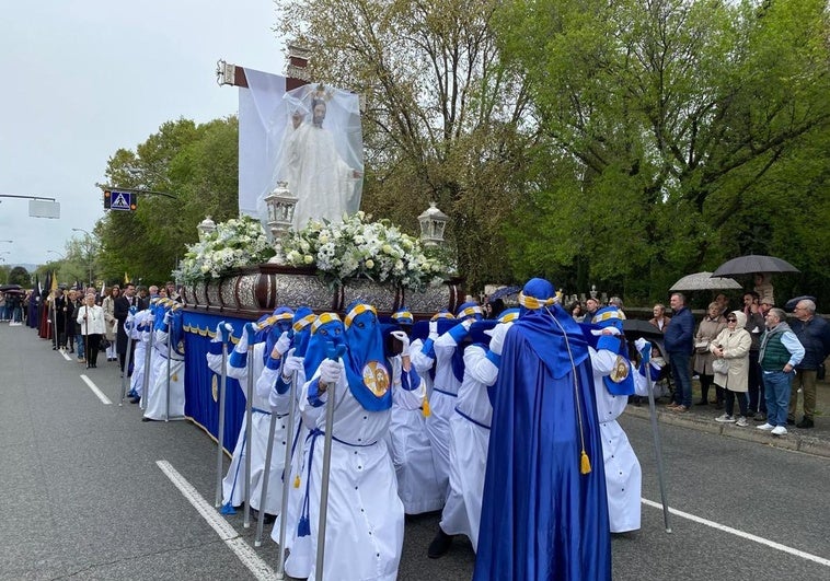 Así ha salido el Cristo Resucitado del cementerio de Logroño