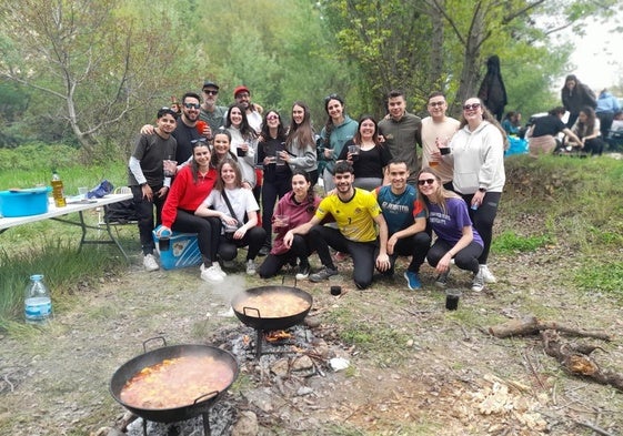 Baile y calderetes, este lunes a orillas del río Alhama.