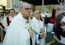 Gentico, con Bergoglio en el Corpus Christi de 2001, en Buenos Aires.