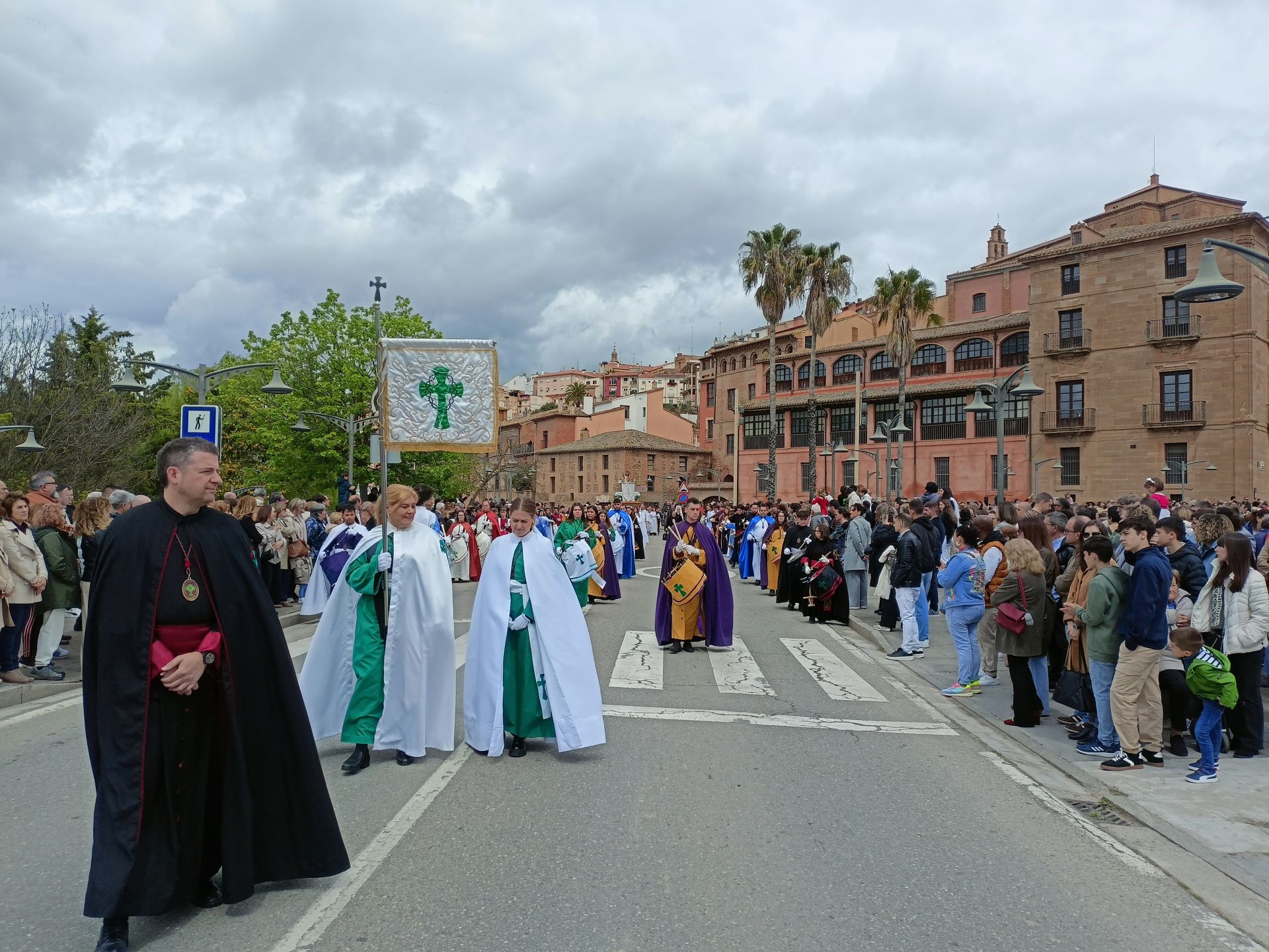 Imágenes del encuentro del Cristo Resucitado y la Virgen Gloriosa