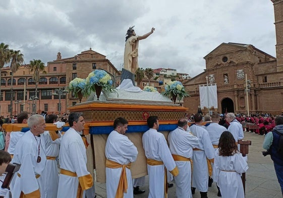 Imágenes del encuentro del Cristo Resucitado y la Virgen Gloriosa