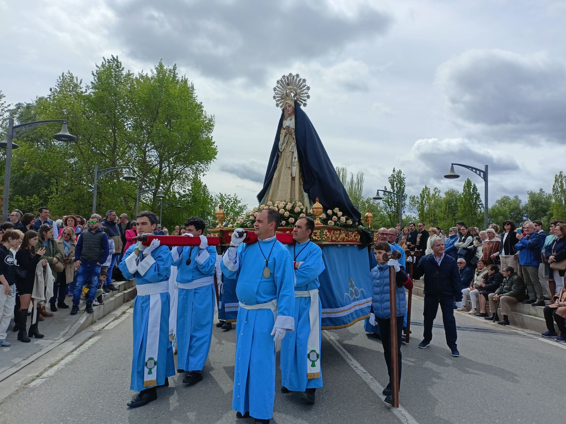 Imágenes del encuentro del Cristo Resucitado y la Virgen Gloriosa