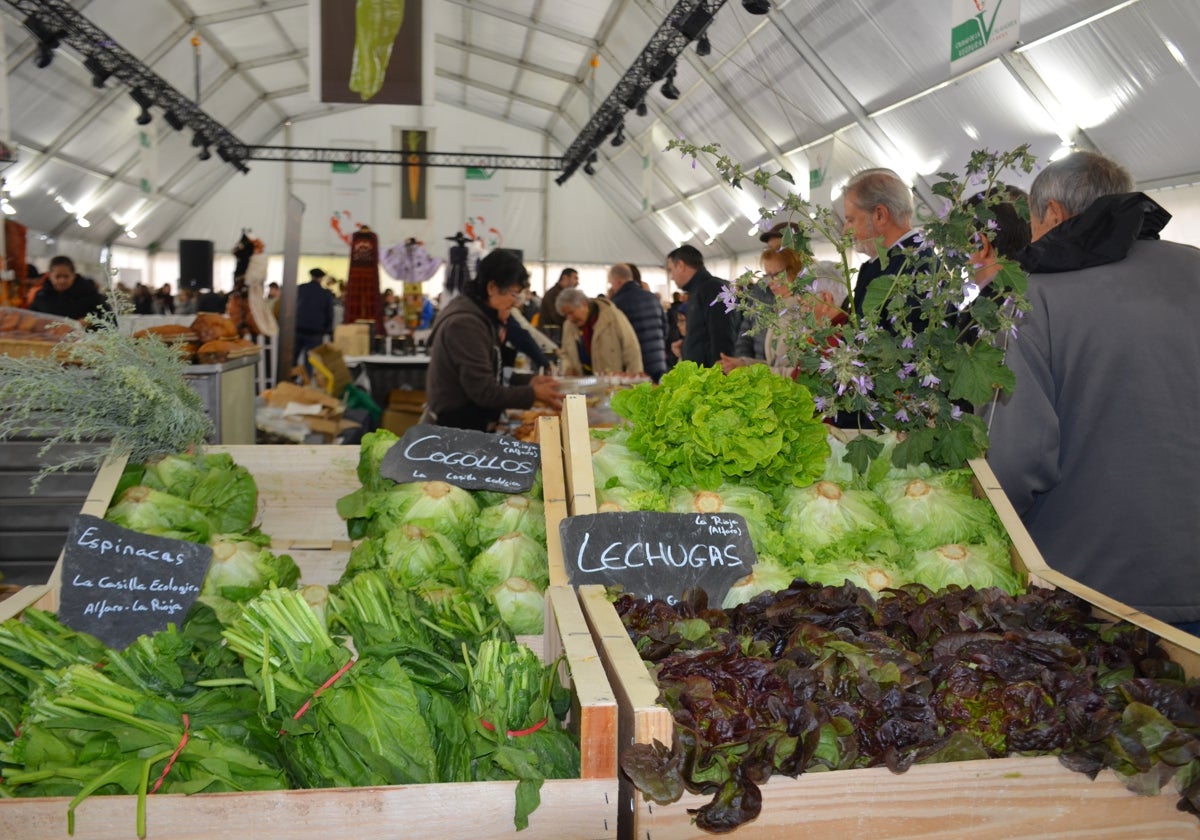 Exposición de verduras, en el mercado de las jornadas gastronómicas del año pasado. I.Á.