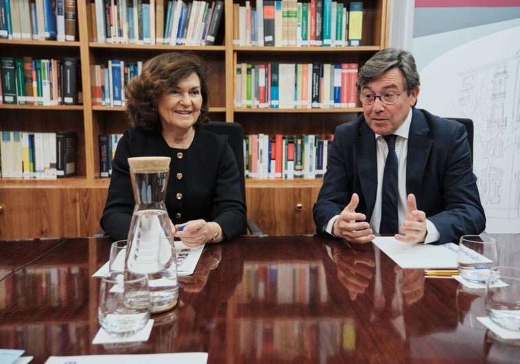 Carmen Calvo junto con José Ignacio Pérez en el Consejo Consultivo de La Rioja