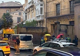 Emergencias, Criminalística, Policía y Guardia Civil en el lugar de los hechos.