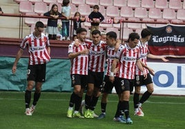Los jugadores de la SD Logroñés celebran un gol en el partido contra el Ejea.