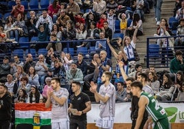 La afición del Clavijo jugará un rol fundamental hoy en Lobete en el primer encuentro de 'play out' con el Bisbal Bàsquet.