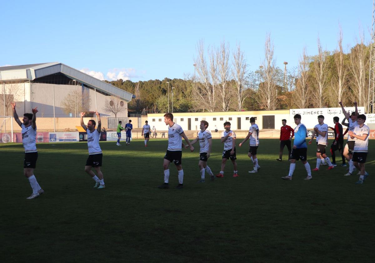 El Alfaro celebra la permanencia ante el Alavés B