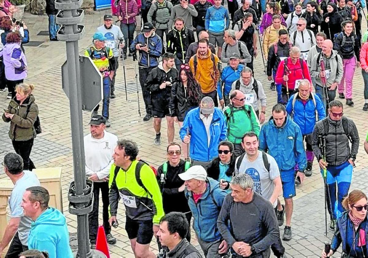 Multitudinaria marcha senderista en Ribafrecha