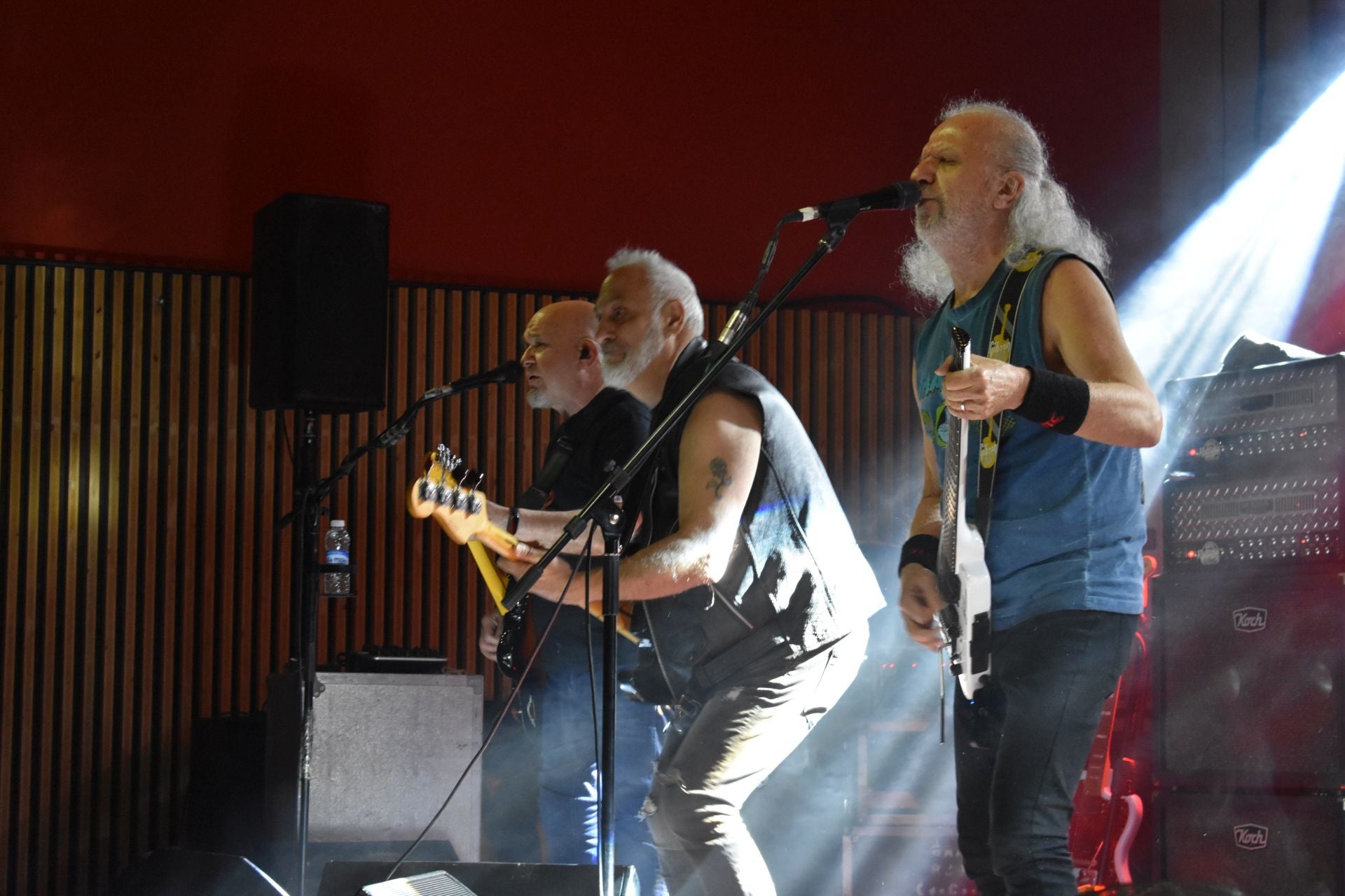 El concierto de Obús y Barón Rojo en la sala Entreviñas