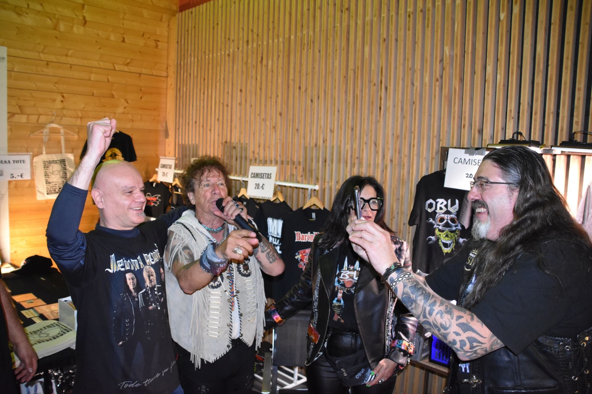 El concierto de Obús y Barón Rojo en la sala Entreviñas