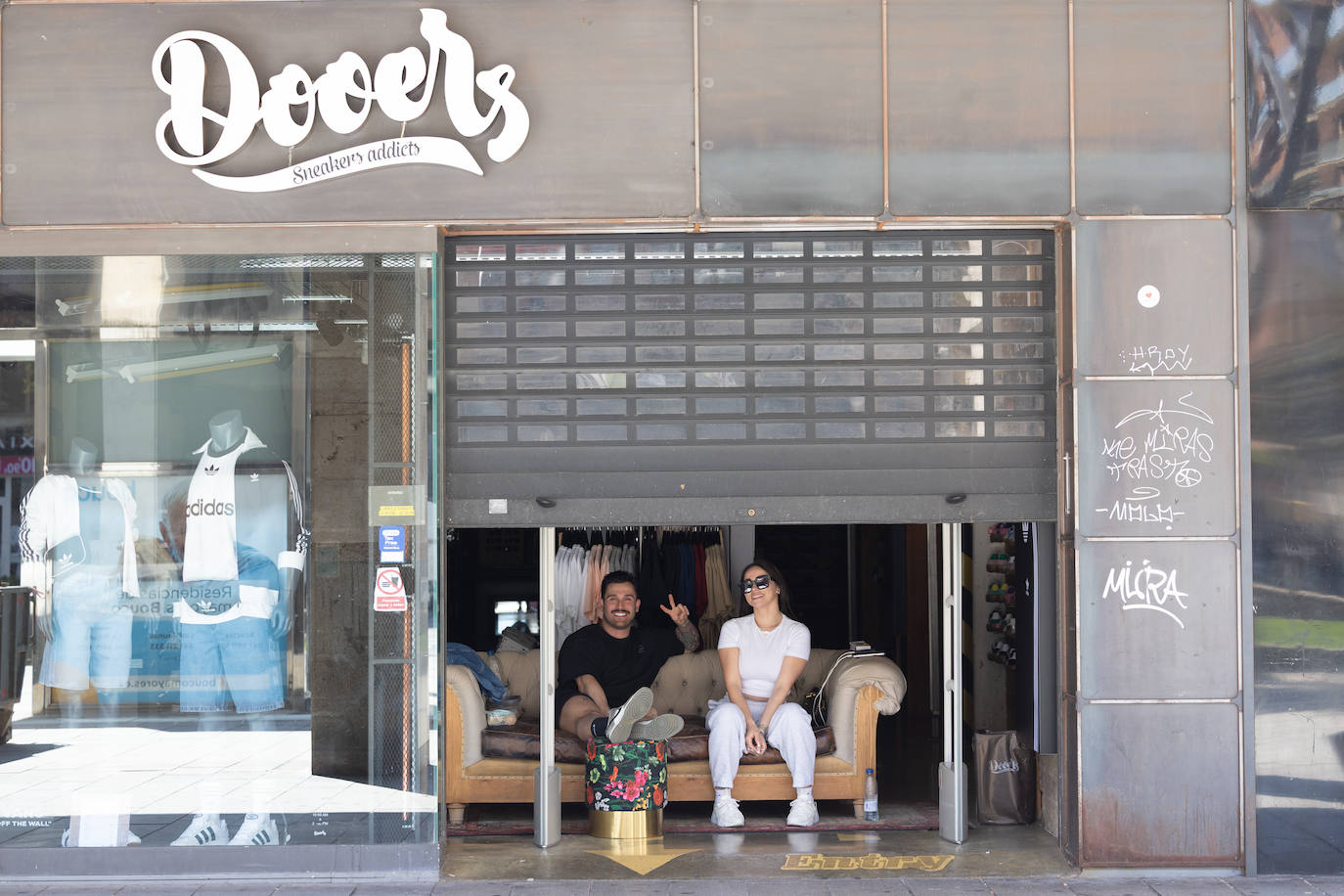 Tiendas cerradas, trabajadores a la espera... los efectos del apagón en Logroño