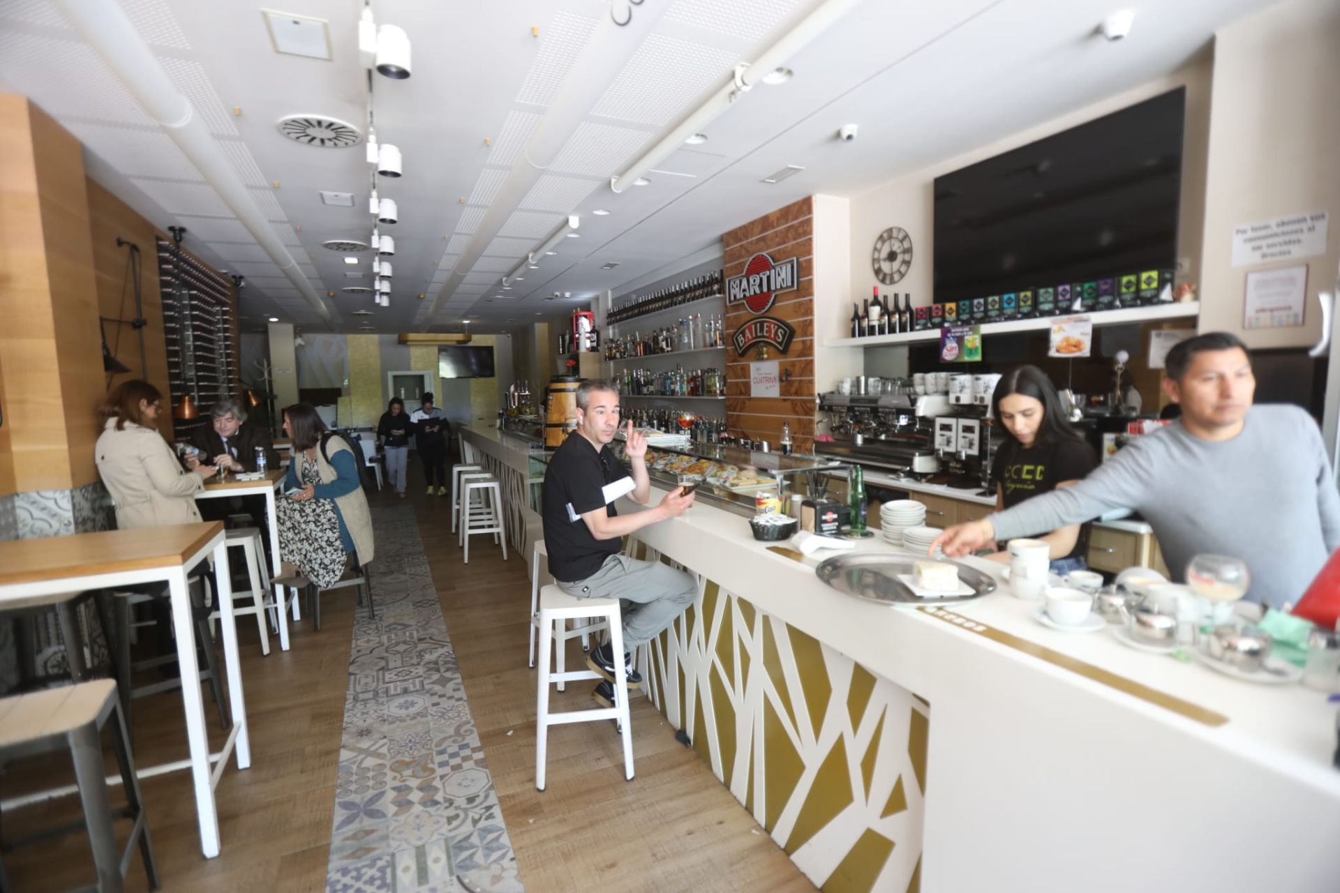 Bares, comercios, bancos y oficinas de Logroño, cerrados por el apagón