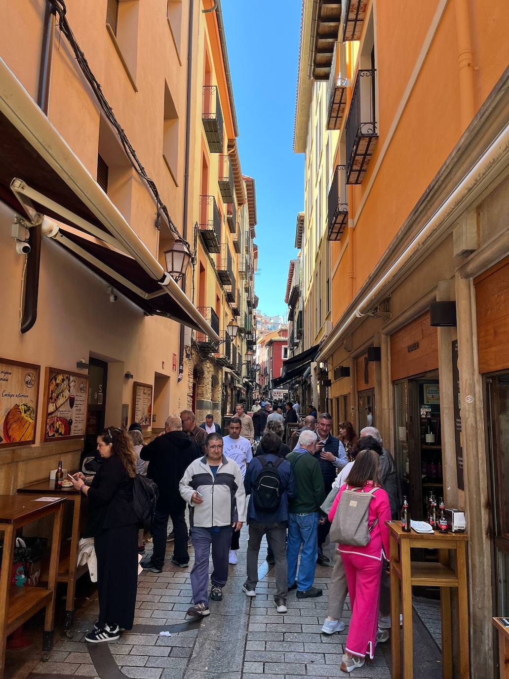 La Laurel, mientras tanto, continuaba su curso.