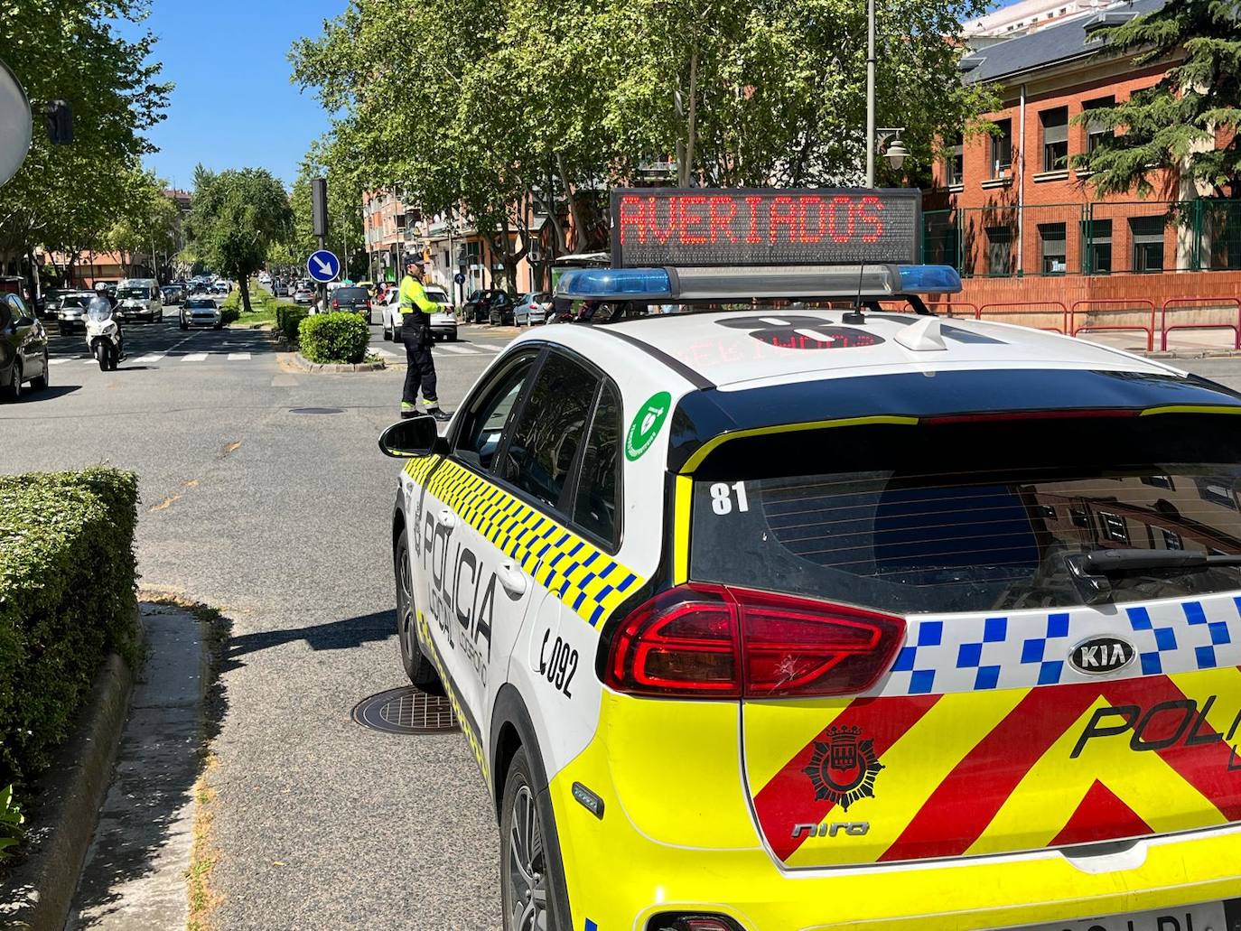 La Policía Local trataba de controlar el tráfico.
