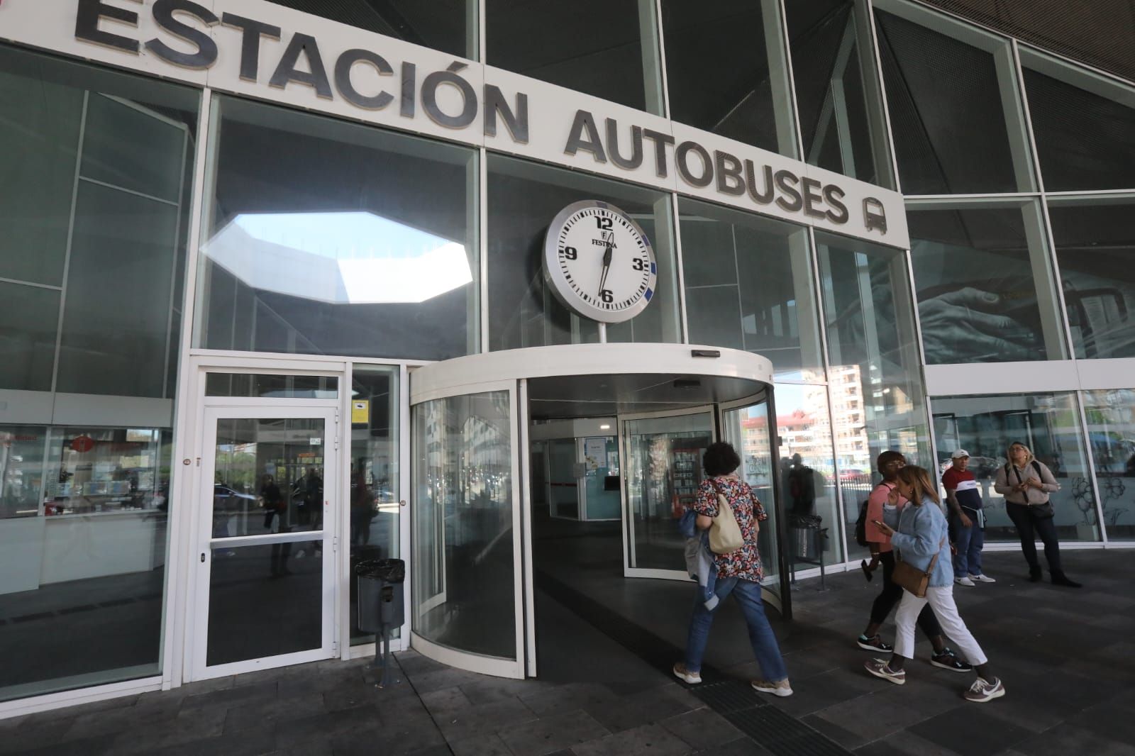 La estación intermodal de Logroño, a oscuras.