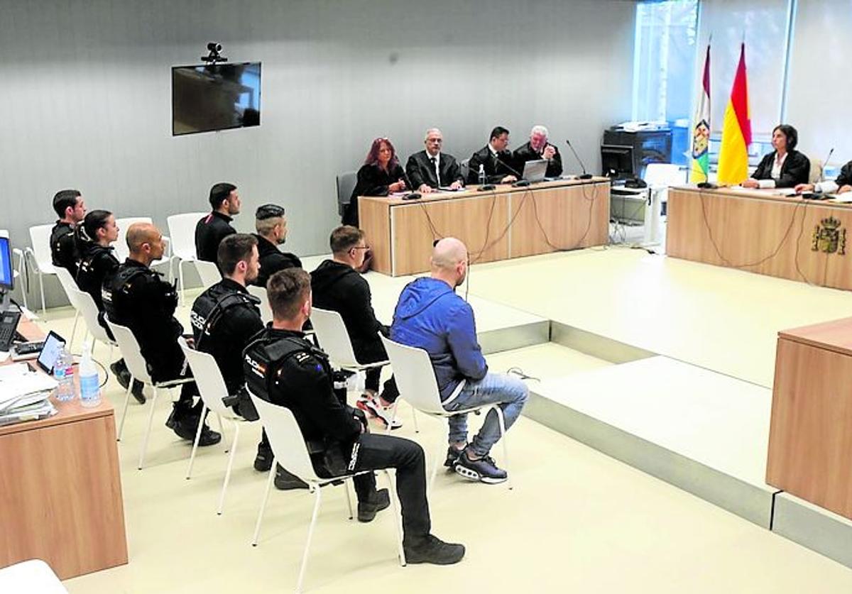 Los acusados, este lunes, en la Audiencia Provincial.
