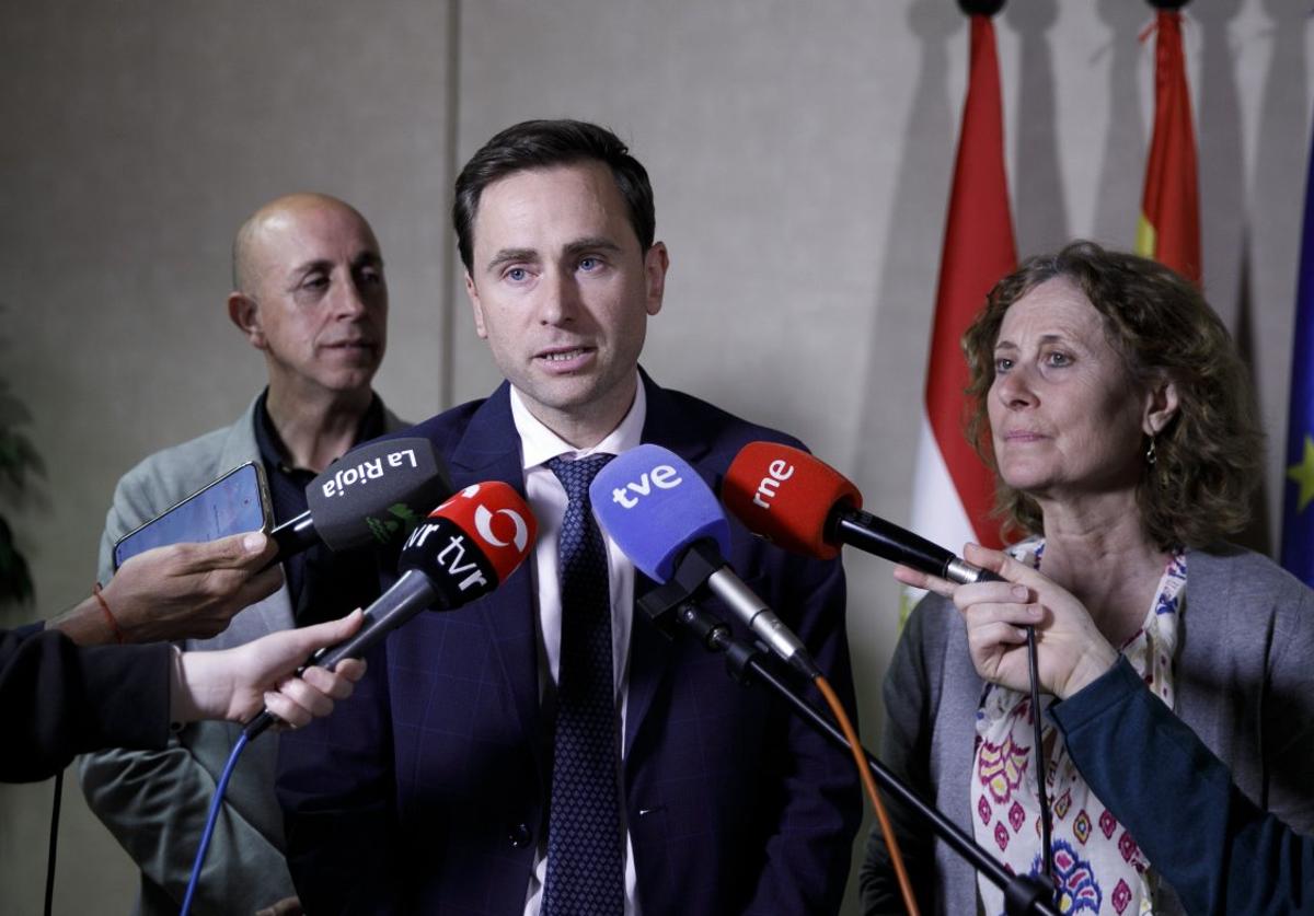 Daniel Osés, tras la firma del convenio con Fademur.