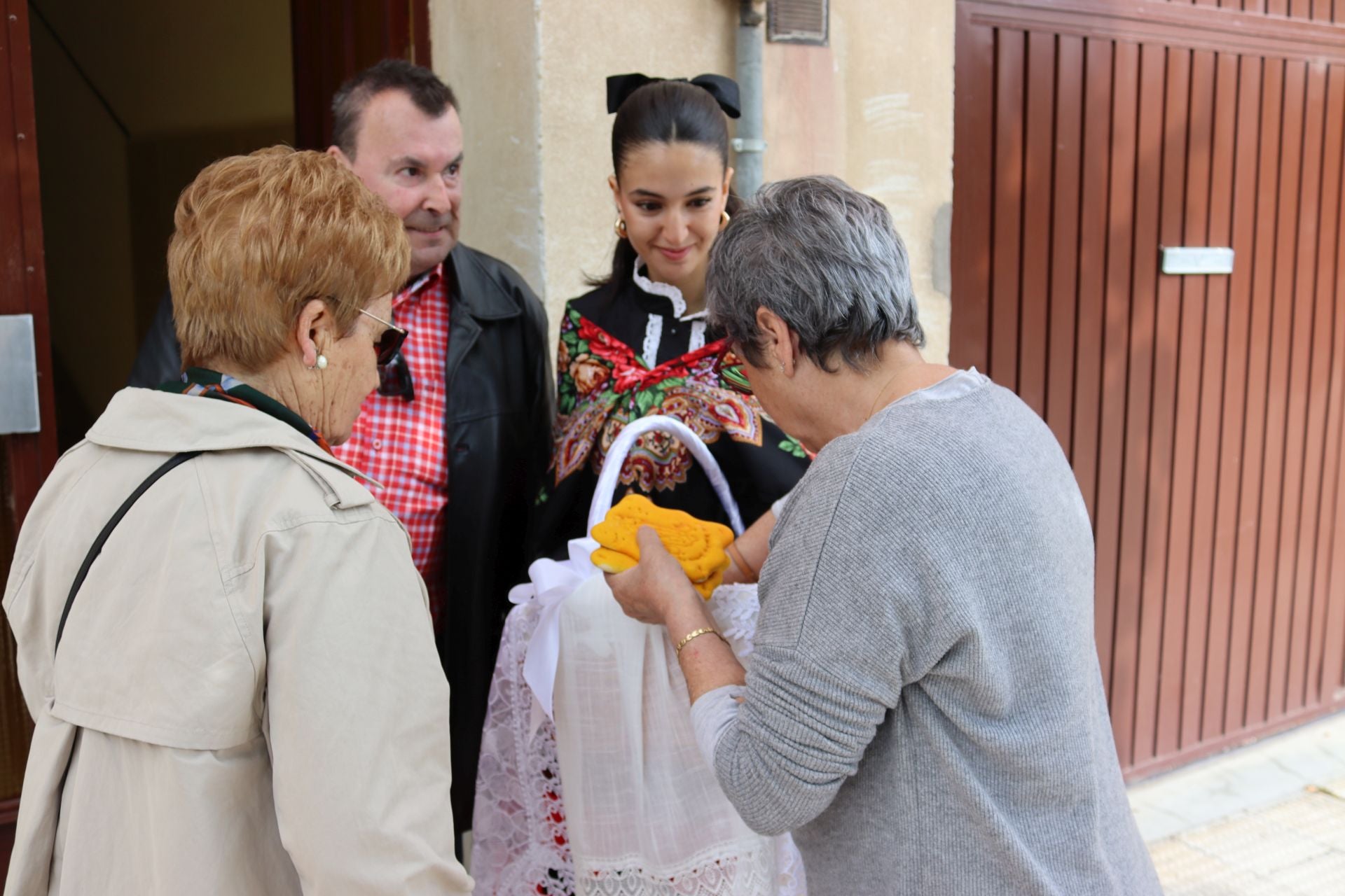 Las imágenes del reparto de panes en Santo Domingo