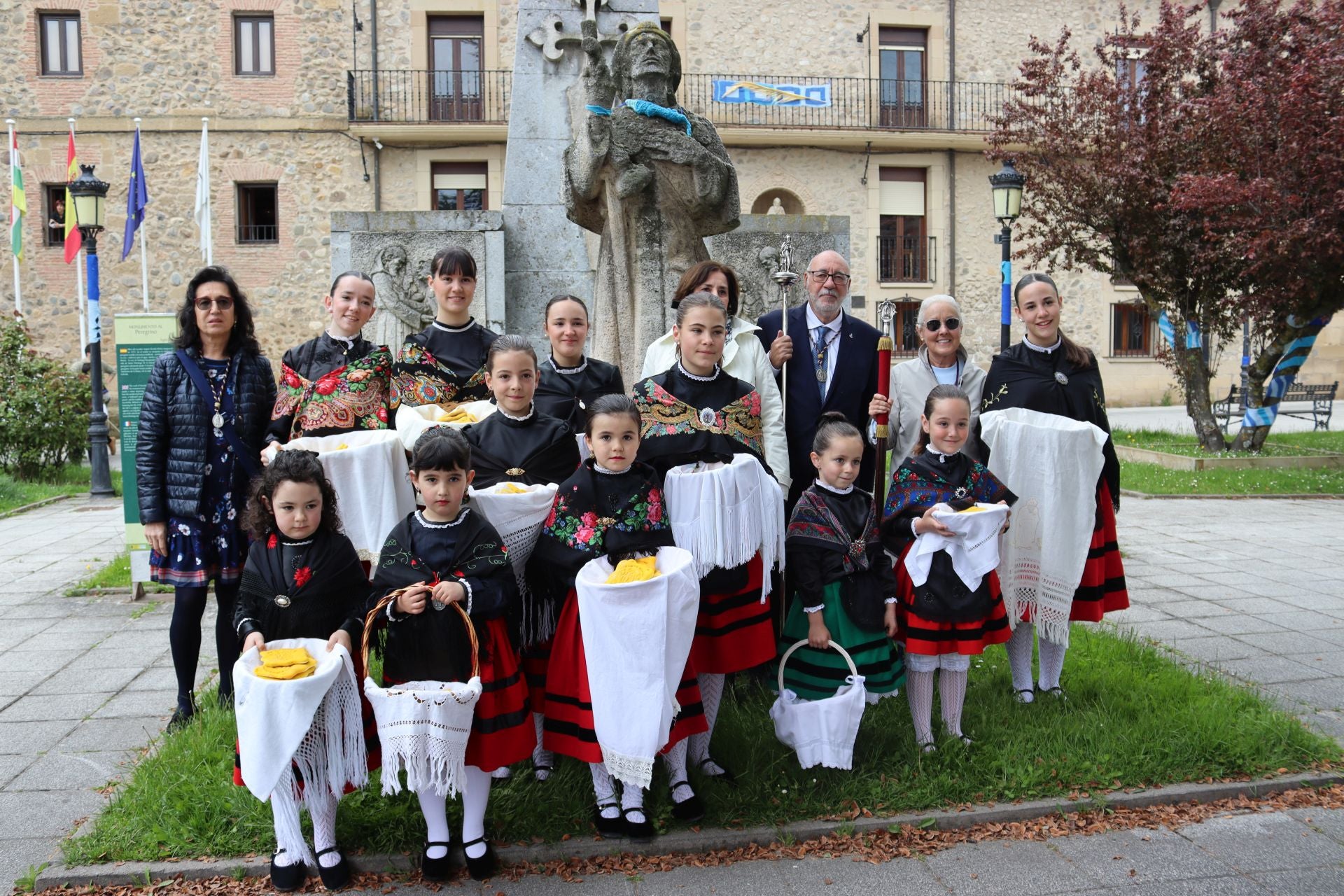 Las imágenes del reparto de panes en Santo Domingo