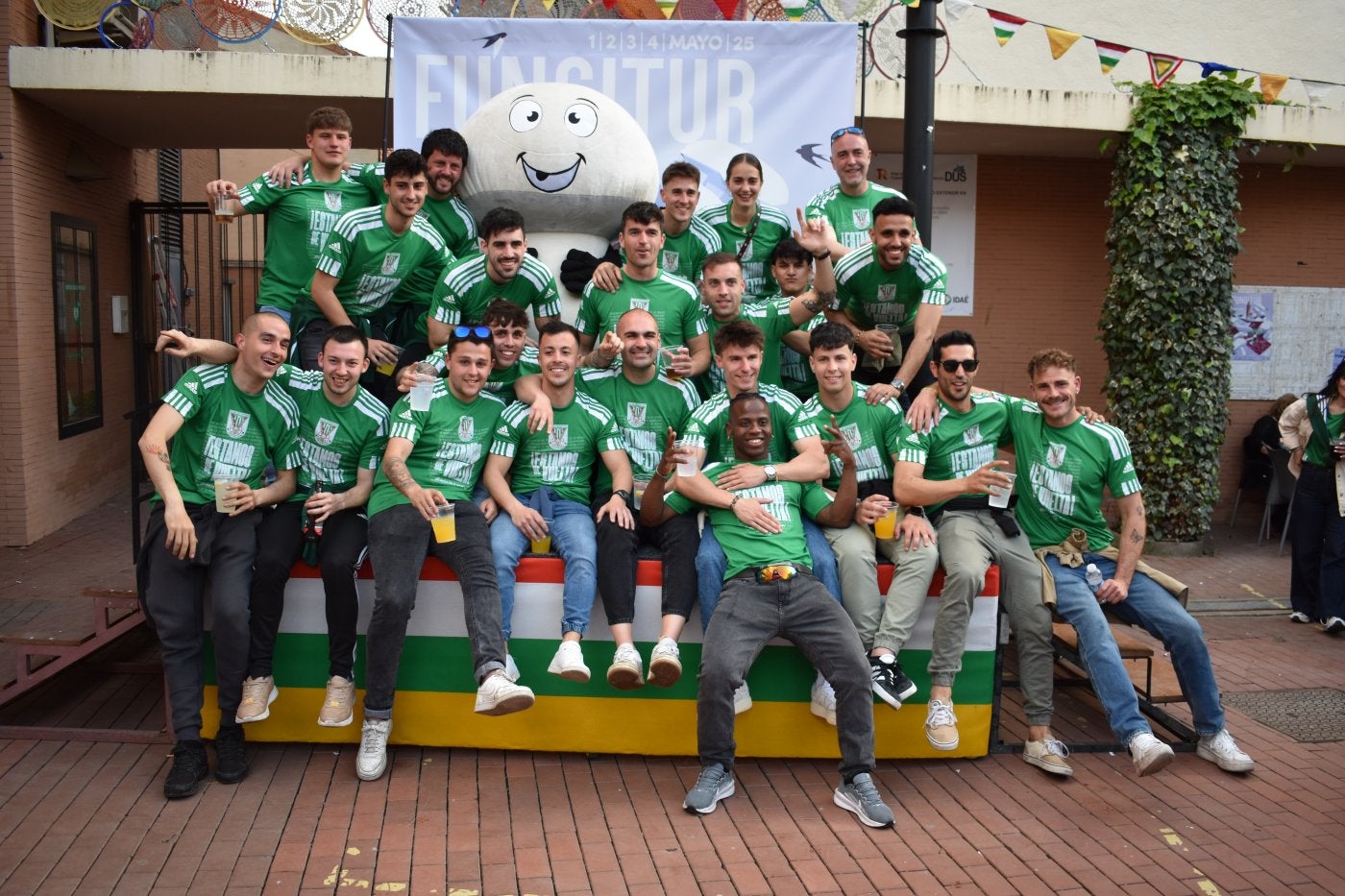 El Pradejón celebra en casa su ascenso