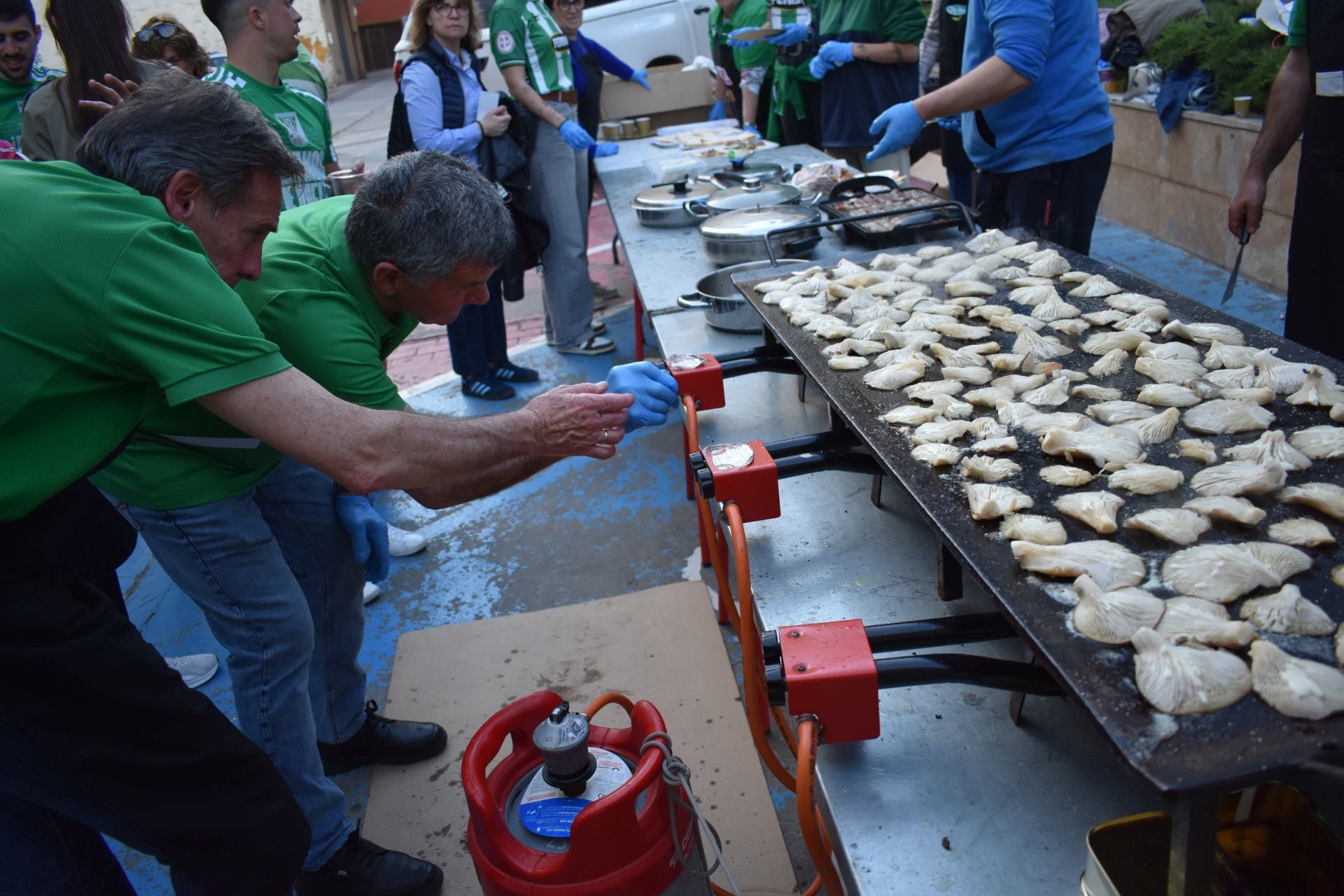 Los hermanos Echapresto, embajadores del champiñón en Pradejón