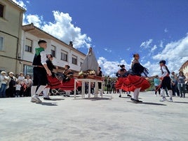 Alcanadre honra a la Virgen de Aradón con la jota local